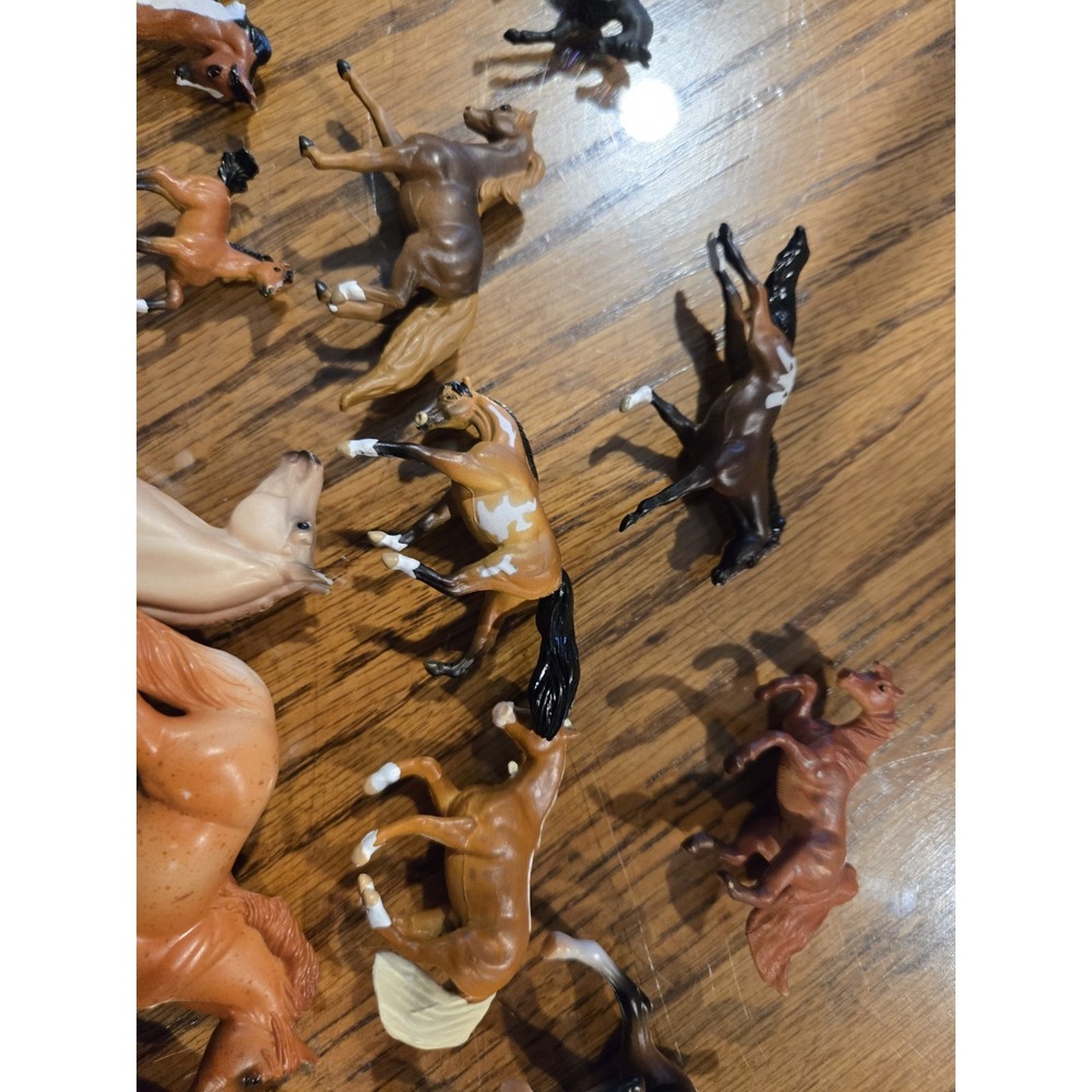 Breyer Model Horses Mixed Lot Of 31 - Picture 13 of 16